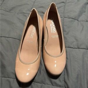 DORKING BY FLUCHOS Blush Nude Patent Leather Wedge Pump Womens Size 8